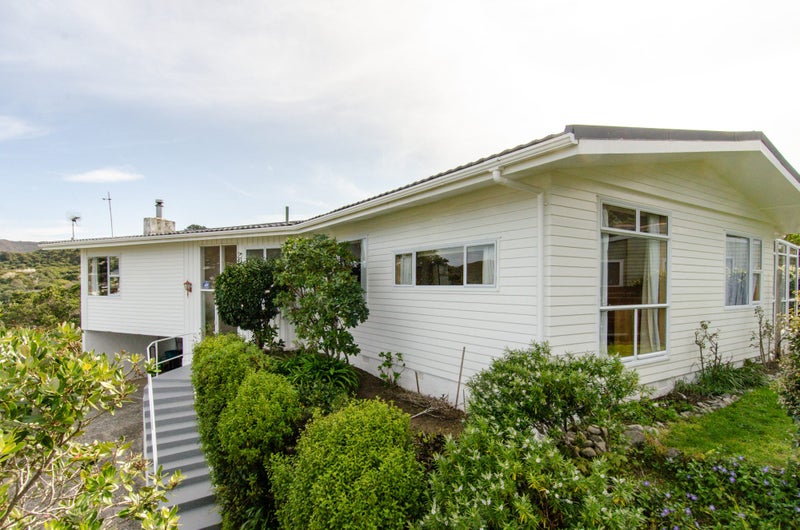 29 David Crescent, Karori, Wellington - Carousel 1