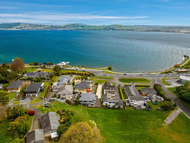 316 Lake Terrace, Two Mile Bay, Taupo - Carousel 1