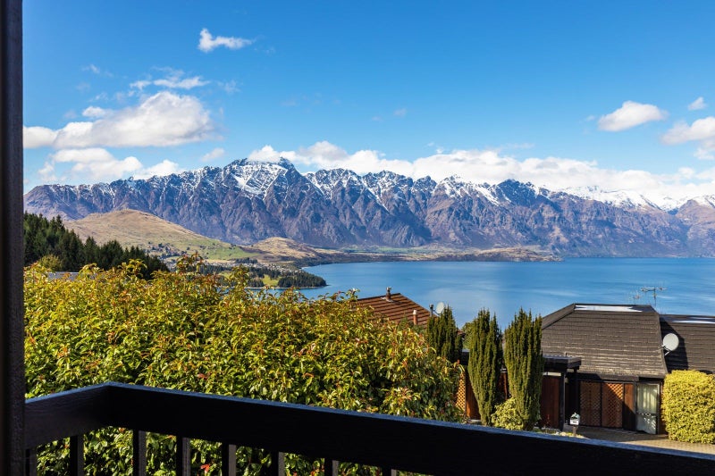 52 Wynyard Crescent, Fernhill, Queenstown - Carousel 1