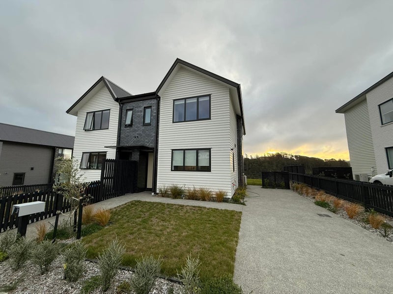 38 Turtleback Avenue, Whitby, Porirua - Carousel 1