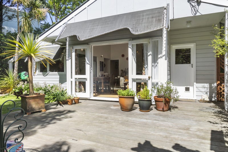 6 Bank Road, Northland, Wellington - Carousel 1