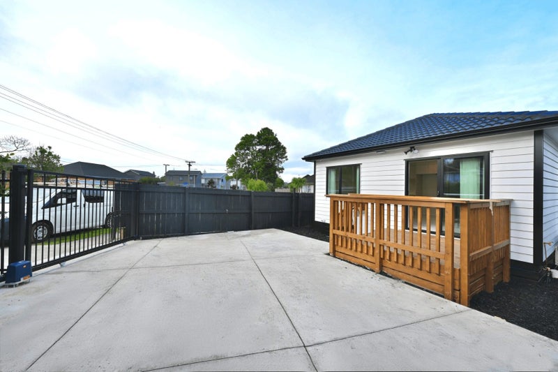 2 Papaku Road, Otahuhu, Auckland - Carousel 1