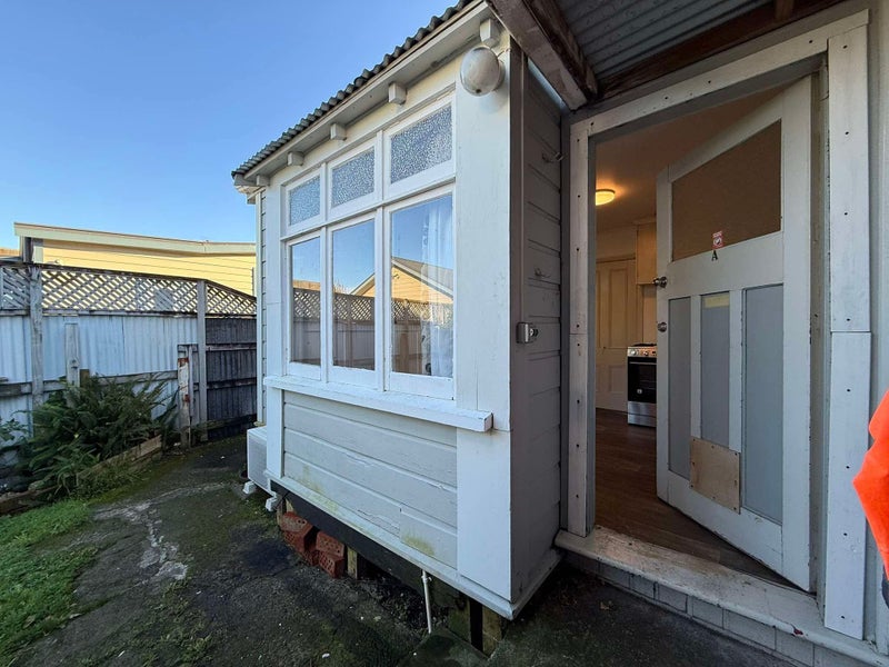 8 Central Terrace, Alicetown, Lower Hutt - Carousel 14