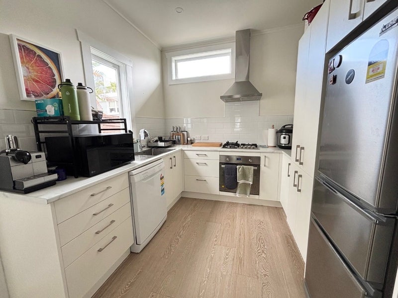 2/16 Corunna Road, Milford, Auckland - Carousel 2