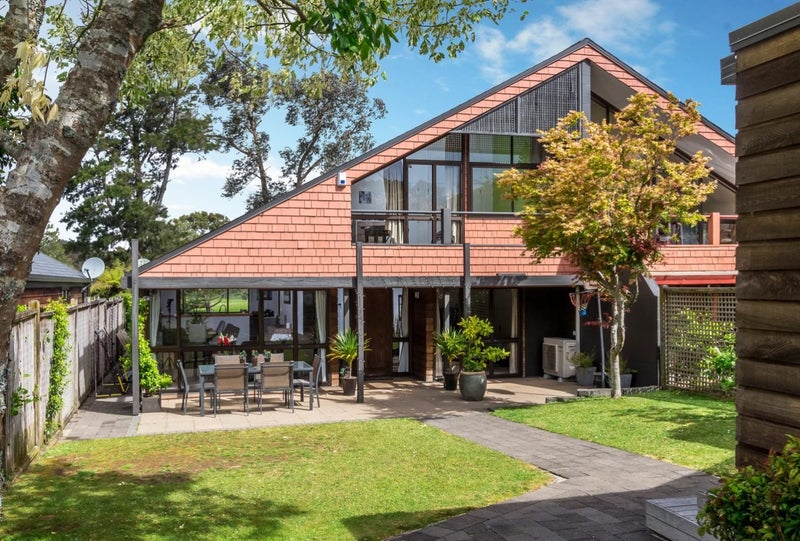 1B Norman Lesser Drive, Saint Johns, Auckland - Carousel 1