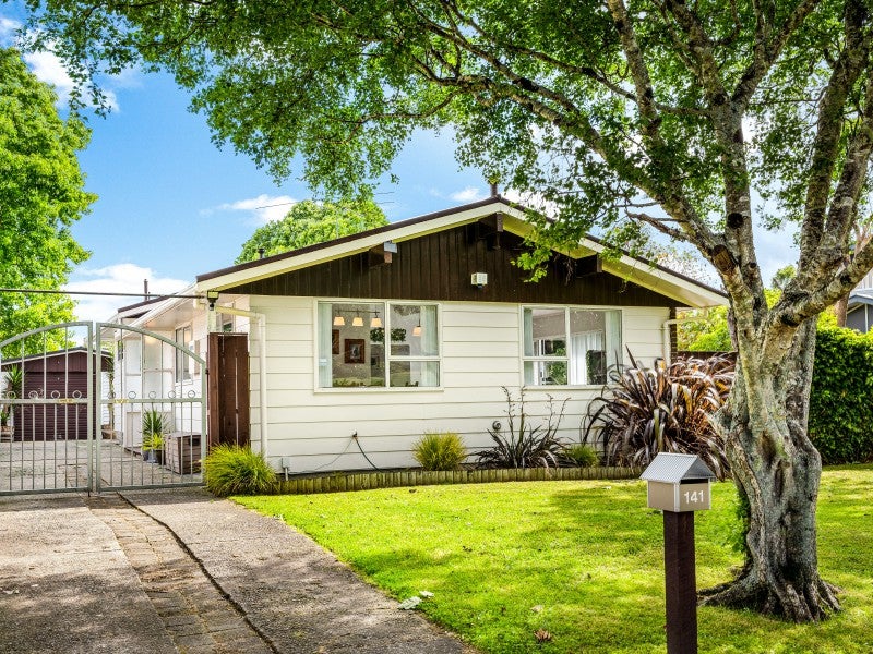 141 California Drive, Totara Park, Upper Hutt - Carousel 2