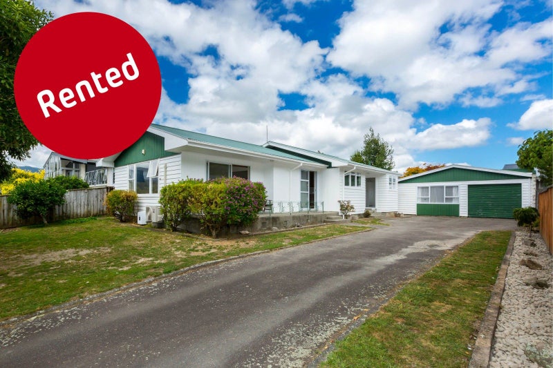 5 Denver Grove, Totara Park, Upper Hutt - Carousel 1