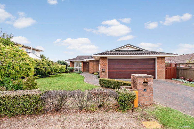 5 Crescent Hills Court, Northpark, Auckland - Carousel 2