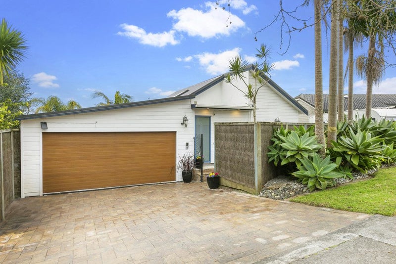 4 Diosma Place, Botany Downs, Auckland - Carousel 1