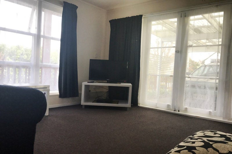 5 Deverell Place, Northcross, Auckland - Carousel 2