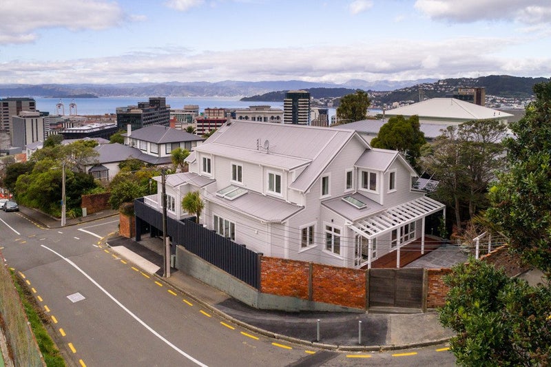 15 Wesley Road, Kelburn, Wellington - Carousel 1