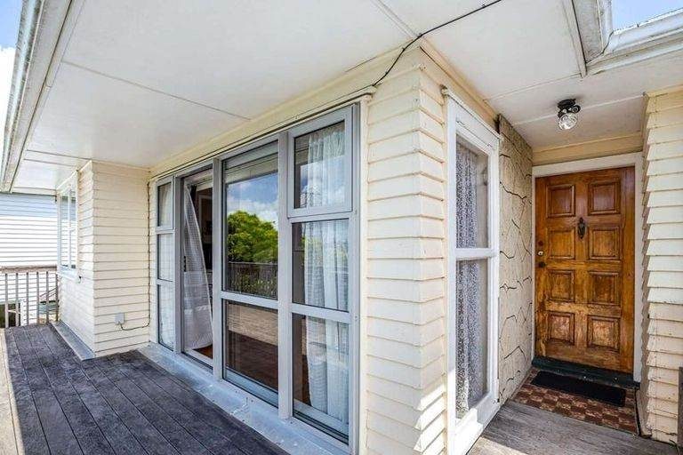 81 Hendry Avenue, Hillsborough, Auckland - Carousel 10