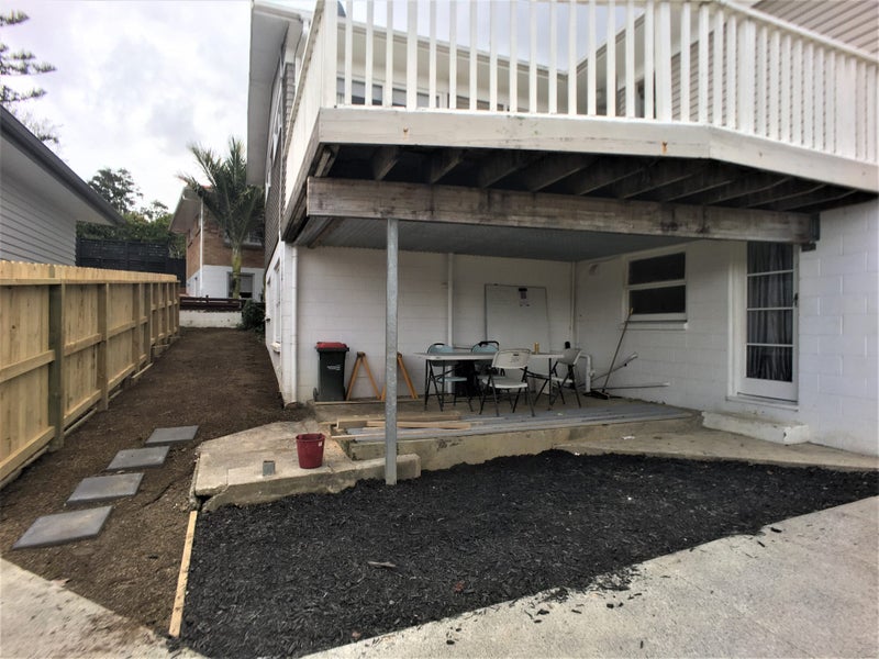 2/4 Regal Place, Forrest Hill, Auckland - Carousel 2