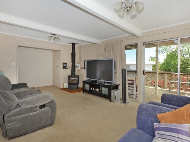 9 Paramount Parade, Tikipunga, Whangarei - Carousel 2