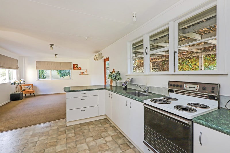 1008 Hood Street, Mayfair, Hastings - Carousel 2