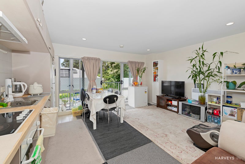 2S/3 Keystone Avenue, Three Kings, Auckland - Carousel 2