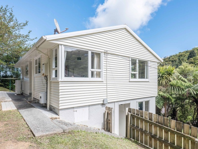 8 Tobruk Street, Karori, Wellington - Carousel 1