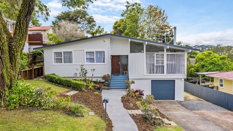 62 Girrahween Drive, Totara Vale, Auckland - Carousel 1