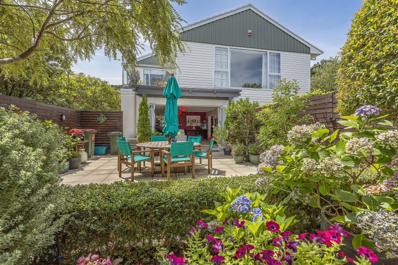 12 Madison Place, Miramar, Wellington - Carousel 1