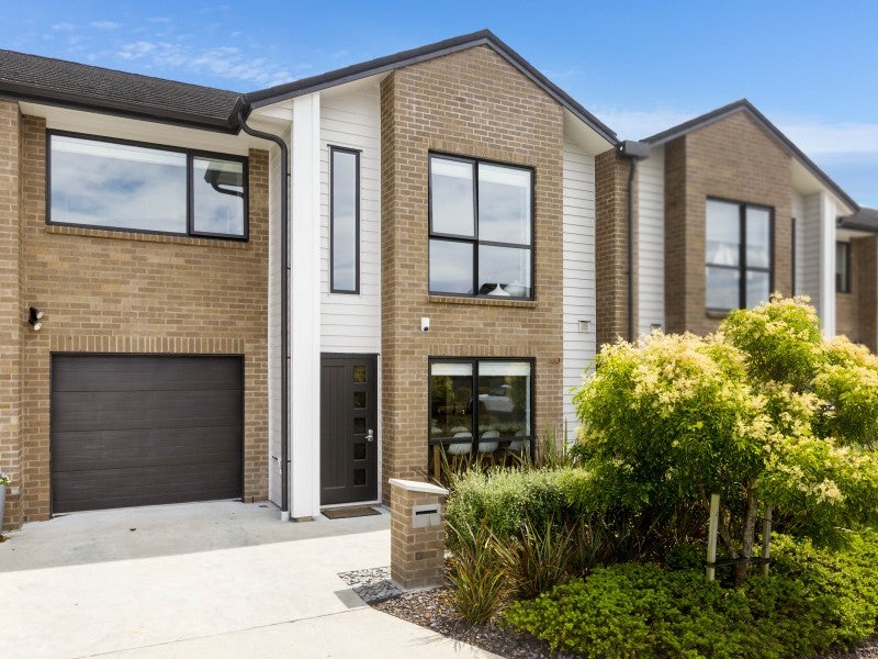 11 Ashington Road, Silverstream, Upper Hutt - Carousel 1