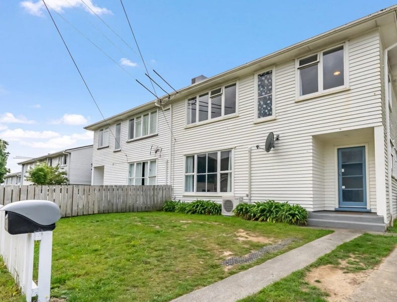 40 Bell Street, Tawa, Wellington - Carousel 1