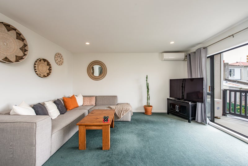 4/111 Hanson Street, Newtown, Wellington - Carousel 2