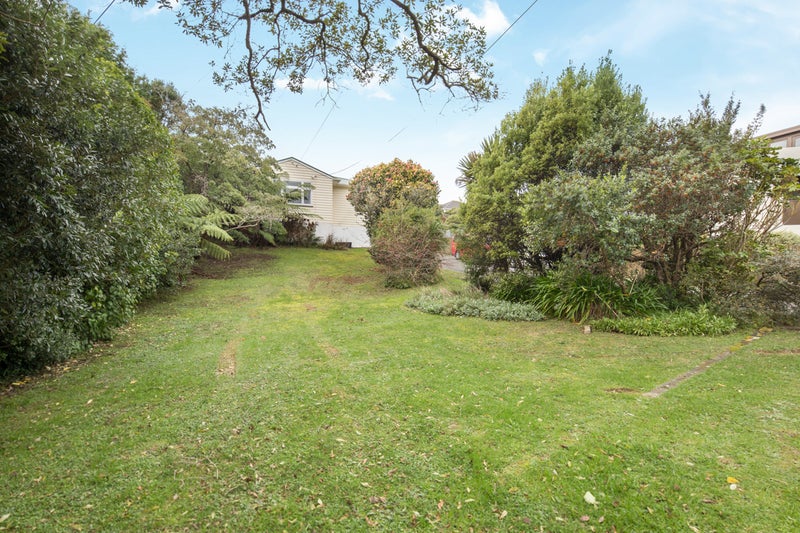 33 Nicholson Road, Khandallah, Wellington - Carousel 1