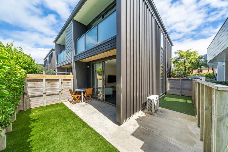 6/74 Derwent Street, Island Bay, Wellington - Carousel 1