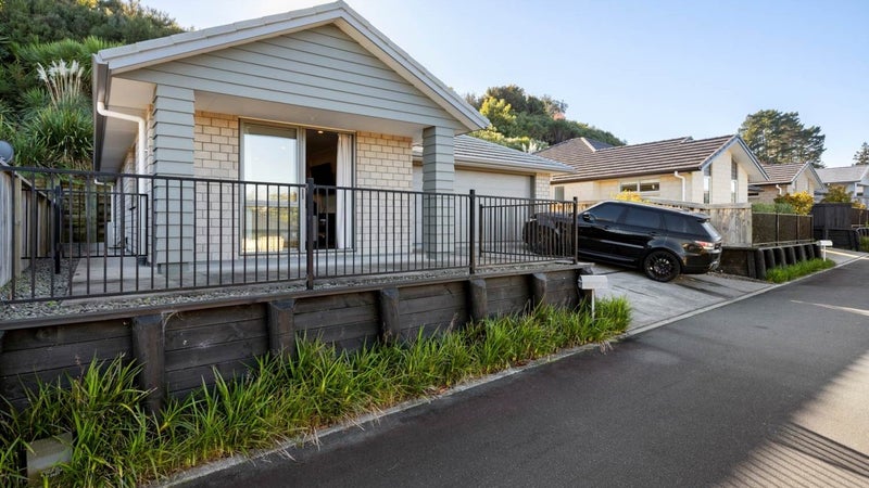 6 Stable Way, Brookfield, Tauranga - Carousel 1