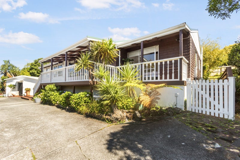 26 Eugenia Rise, Totara Heights, Auckland - Carousel 1