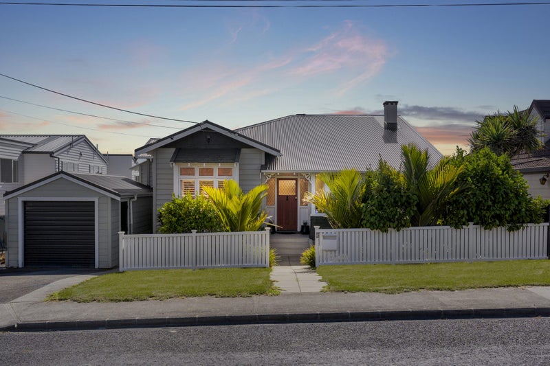 1/5 Corrella Road, Belmont, Auckland - Carousel 1