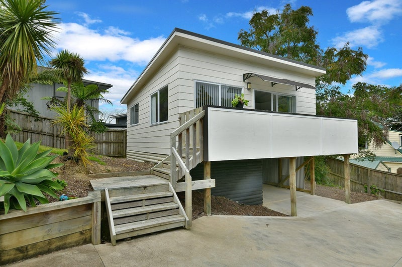 1/6 Carlisle Road, Browns Bay, Auckland - Carousel 2