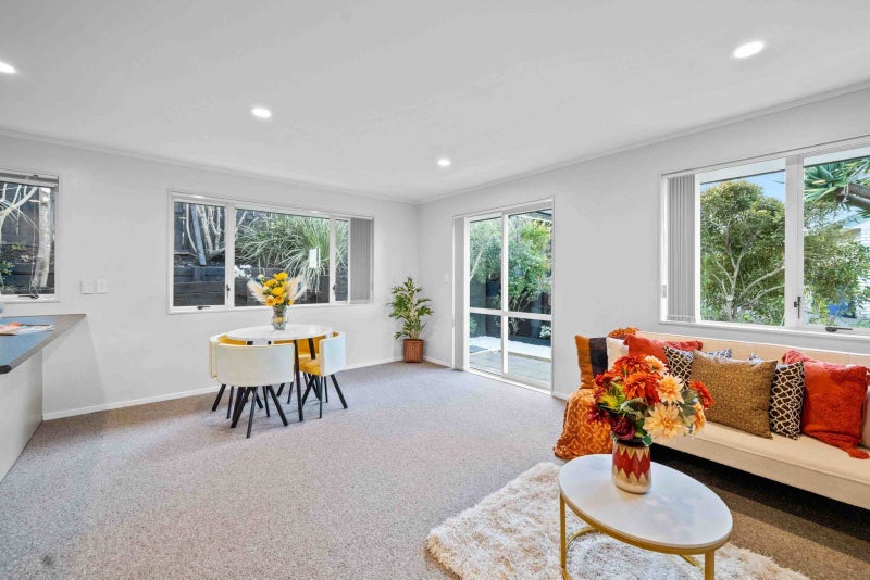 33 Regents Park Place, Westgate, Auckland - Carousel 2