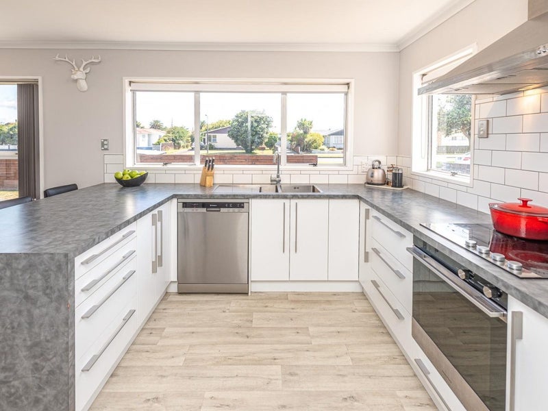 91 Fitzherbert Avenue, Tawhero, Whanganui - Carousel 2