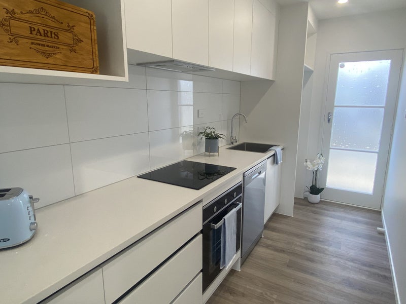 2/13 Brixton Road, Balmoral, Auckland - Carousel 2