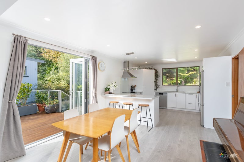 8 Chichester Drive, Pinehaven, Upper Hutt - Carousel 1