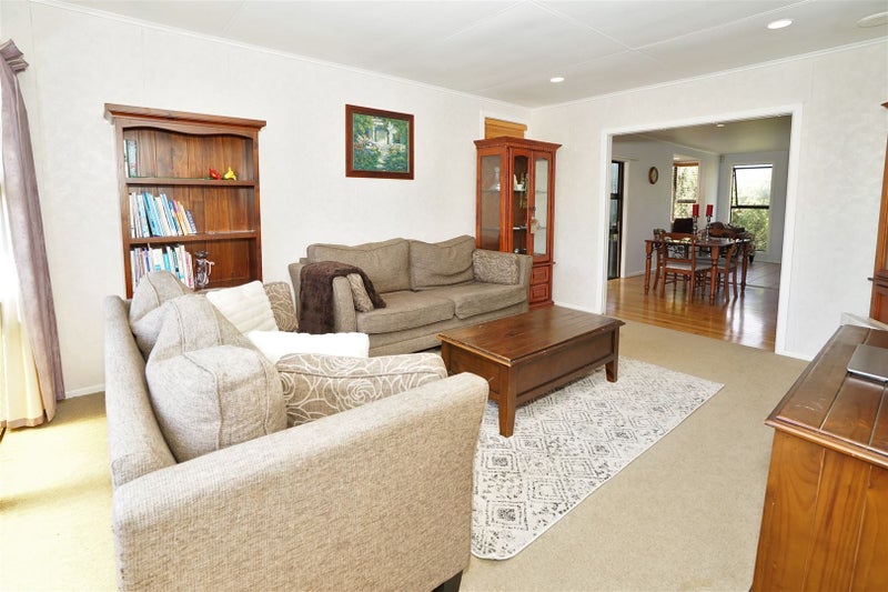 21 Mabian Crescent, Deanwell, Hamilton - Carousel 1