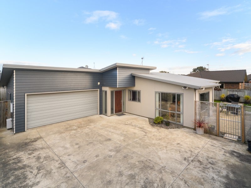 3A Angelina Way, Kelvin Grove, Palmerston North - Carousel 2