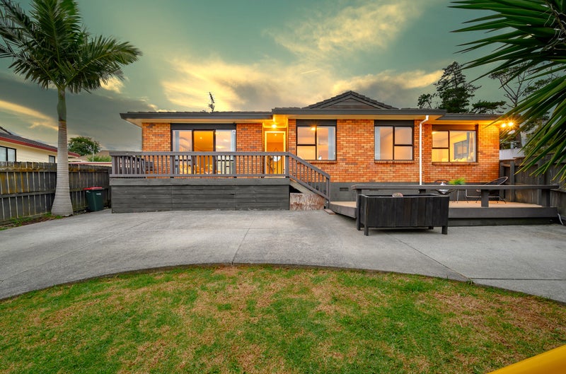 32 De Quincey Terrace, Highland Park, Auckland - Carousel 1