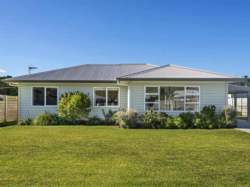 12 Ferris Crescent, Wainui, Gisborne - Carousel 1