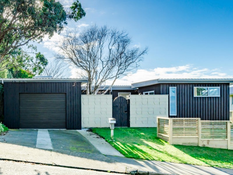 6 Kapekape Place, Pukerua Bay, Porirua - Carousel 1