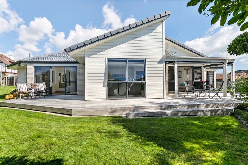 10 Gillard Place, Eastern Beach, Auckland - Carousel 1