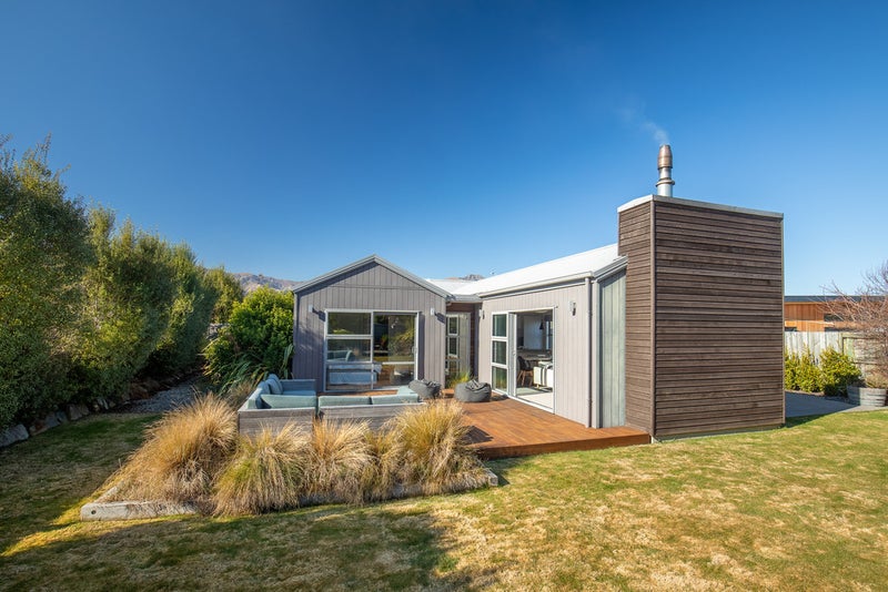 20 Bell Street, Wanaka - Carousel 1