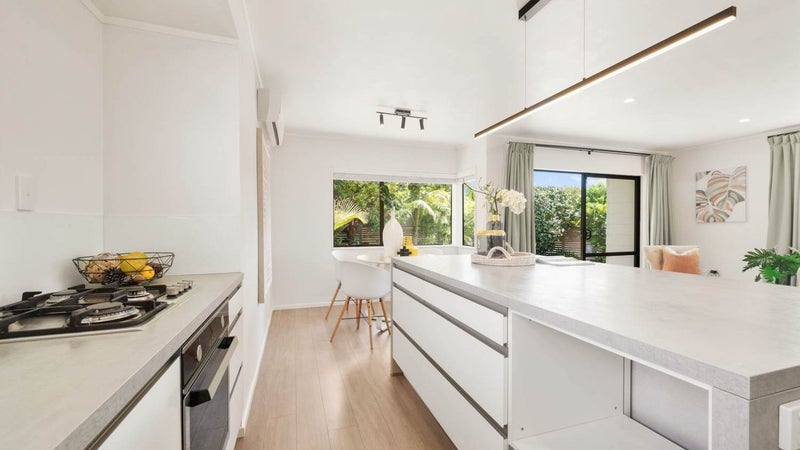 2/2 Kenneth Hopper Place, Manly, Whangaparaoa - Carousel 1