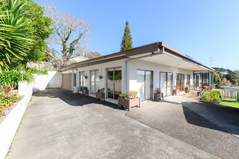 4 Simon Ellice Drive, Bayview, Auckland - Carousel 1