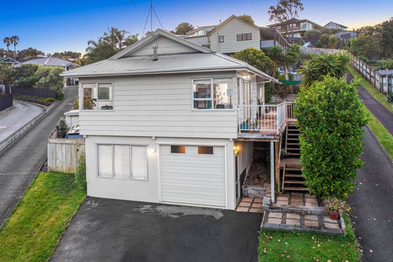 81A William Bayes Place, Red Beach - Carousel 1