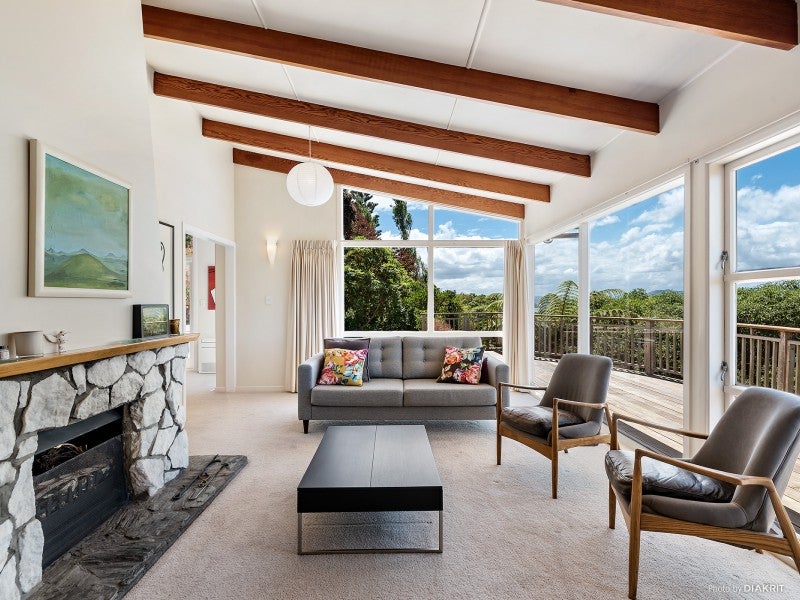 4 Fortification Road, Karaka Bays, Wellington - Carousel 2