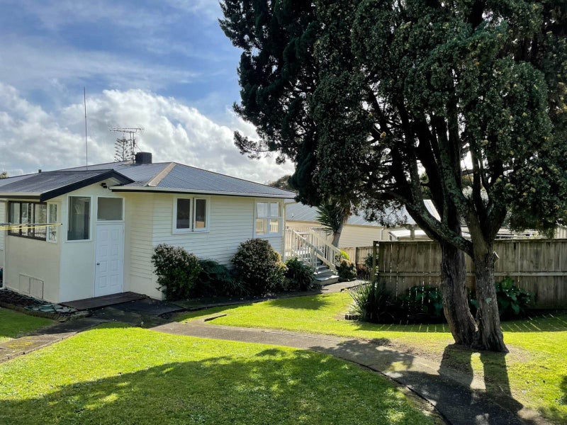 97 Bond Crescent, Forrest Hill, Auckland - Carousel 2