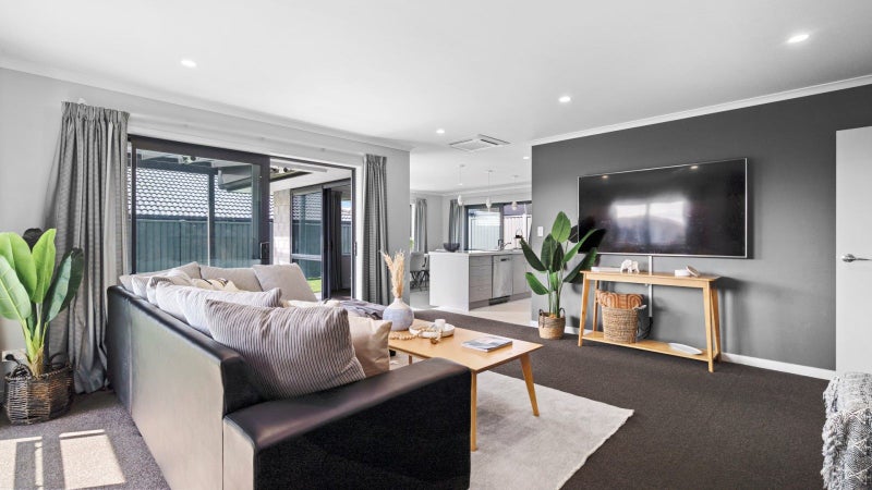 11 Waghorn Street, Pyes Pa, Tauranga - Carousel 2
