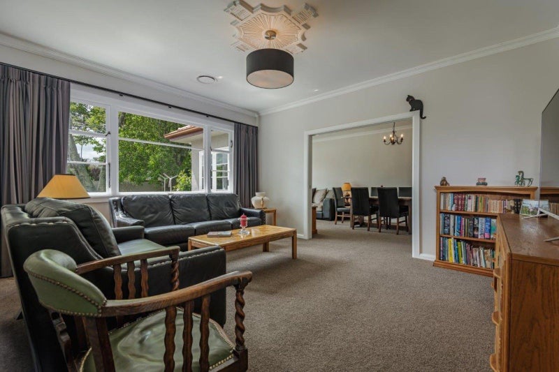 8 Hughes Avenue, Hokowhitu, Palmerston North - Carousel 2